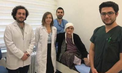 74 yaşındaki kadına bacak kemiğinden çene kemiği yapıldı